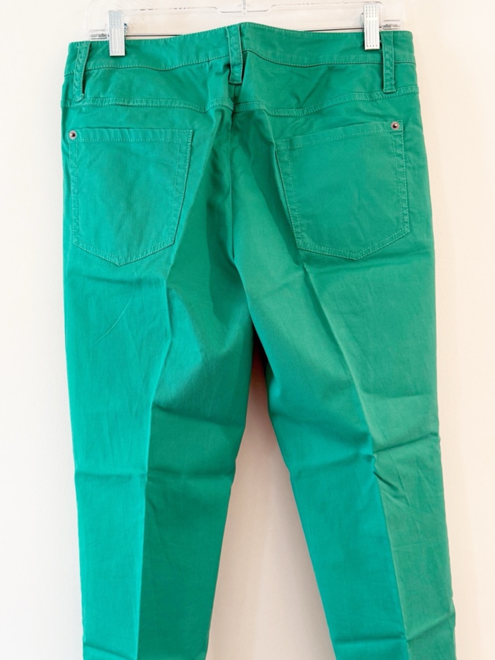 Women’s Emerald Green Cropped Straight-Leg Chino Pants - Picture 3 of 7